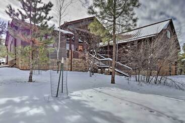 بيت ريفى Furnished Deck + Fire Pit: Show Low Hideaway!