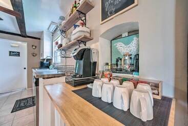 Lake Huron Cottage: Fire Pit, Steps To Beach!