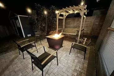 コテージ 14 Mi To Dwtn Tampa Bay: Brandon Home W/ Fire Pit!