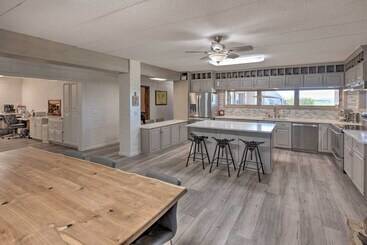 Сельский дом Spacious, Scenic Wagner Haven W/ River Access