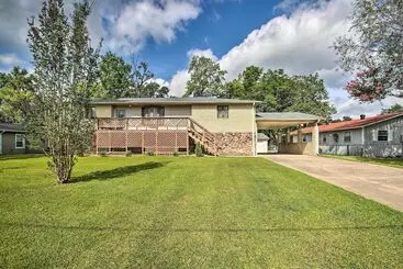 コテージ Treasure Isle Riverfront Home: Pets Welcome!