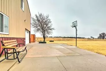 コテージ Victoria Home W/ Basketball Hoop!