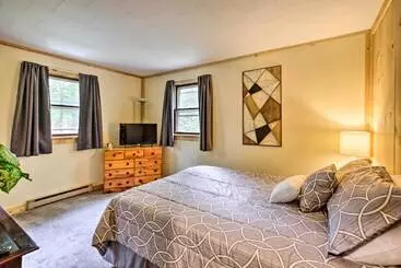 Mökkimajoitus Albrightsville Retreat W/ Community Pool & Hot Tub