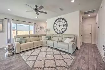 Mökkimajoitus Charming Bakersfield Home W/ Yard & Patio!