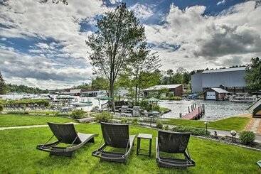 Charming Laconia Cottage: Walk To Weirs Beach