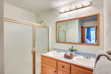 بيت ريفى Expansive Waterfront Escape W/ Kayaks + Sups!