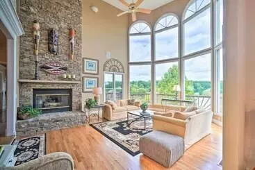 コテージ Lakefront Crossville Home W/ Pool Table!