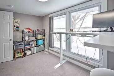 コテージ Lakeside Retreat W/ Office & Stunning Views!