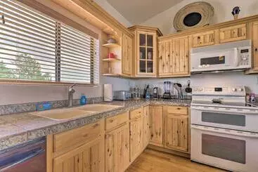 Mökkimajoitus Overgaard Cabin W/pool Table+incredible View!