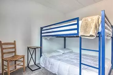 Cozy Asheville Cottage W/ Grill & Fire Pit!