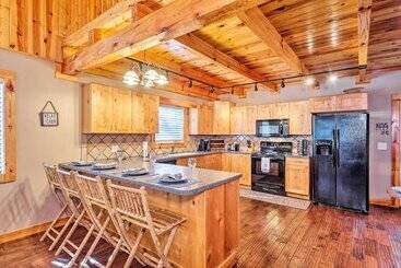 Vakantiehuisje Modern Cabin W/ Grill Near Golf & Bass Fishing!