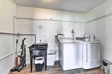 Mökkimajoitus Downtown Gilbert Home W/ Fenced Yard & Fire Pit!