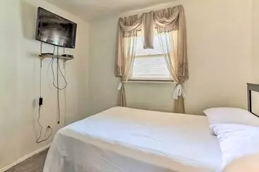 Mökkimajoitus Family Friendly Allentown Abode W/ Backyard!