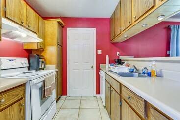 茅舍 Family Friendly Mobile Retreat W/ Spacious Yard!