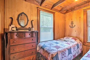 Grandma S Cottage W/ Sunroom: Walk To Beach