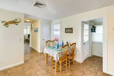 コテージ Milford Vacation Rental: Steps To The Beach!