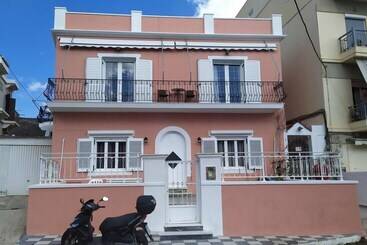 اقامتگاه Nefeli House Syros