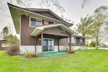 بيت ريفى Riverfront Sault Ste Marie Home W/ Dock!
