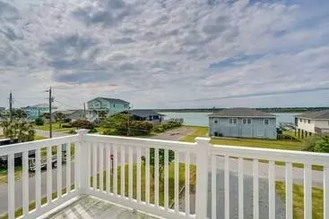 Mökkimajoitus Topsail Beach Vacation Rental: Steps To Shore!