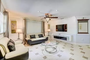 コテージ Breezy Naples Home With Private Outdoor Pool!