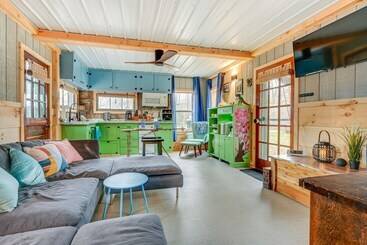 Bright Gladwin Cottage W/ Deck & Kayaks!