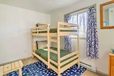 コテージ Bright Tobyhanna Retreat W/ Fire Pit, Walk To Lake