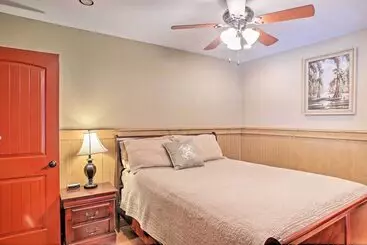 コテージ Guntersville Cabin W/ Fire Pit & Covered Porch