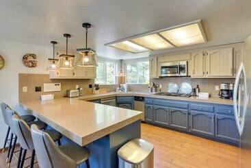 コテージ Lake Arrowhead Vacation Home W/ Decks & Grill!