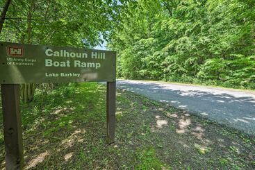 קוטג'' Lake Barkley Waterfront Home W/ Deck & Boat Dock!