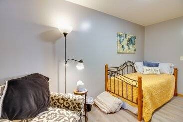 茅舍 Private Lakefront Retreat W/ Hot Tub, Deck & Views