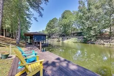 Mökkimajoitus Serene Lake Hamilton Hideaway W/ Private Dock