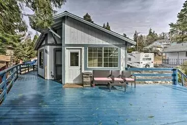 コテージ Cozy Cabin W/ Deck  Near Lake Arrowhead!