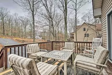 Mökkimajoitus Lackawaxen Family Home W/ Lake Access!