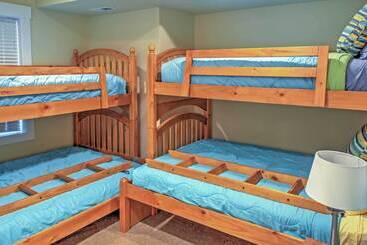 קוטג'' Gorgeous Wapato Point Lakehouse W/ Private Hot Tub