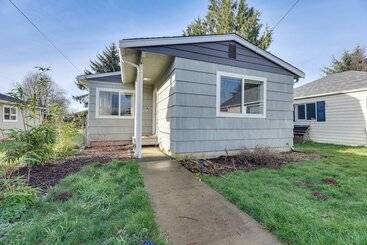 Pet Friendly Hoquiam Cottage W/ River Access!