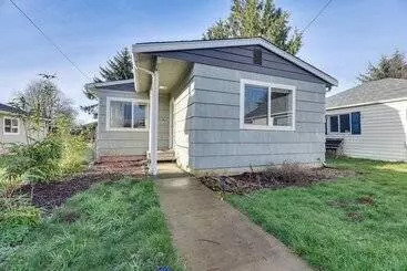 Pet Friendly Hoquiam Cottage W/ River Access!