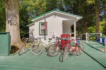 Riverfront Geneva Cottage On Grand River!