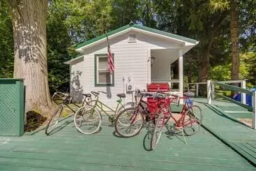 Riverfront Geneva Cottage On Grand River!