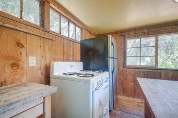 קוטג'' Topanga Canyon Rustic Treetop Trailer On 16 Acres!