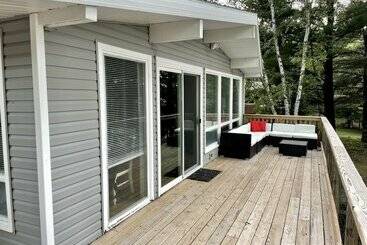بيت ريفى Snowden Lake Home W/ Deck   8 Mi To Rhinelander!