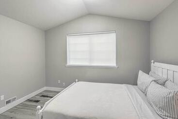 کلبه Spacious Kent Home: Great For Large Families!