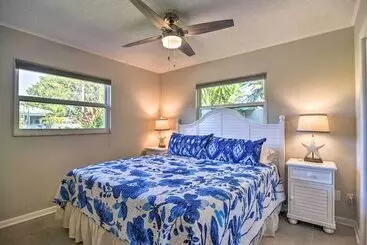 Mökkimajoitus Indian Rocks Beach Home   2 Blocks To Beach!