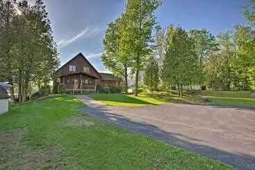 コテージ Lake Bonaparte  Fins & Feathers Lodge  W/ Dock!