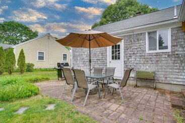 Casa Rural Dennis Retreat: 4 Mi To Mayflower Beach!