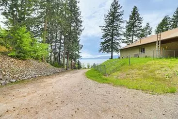 Mökkimajoitus Flathead Lake Views: Scenic & Spacious Retreat!