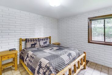 بيت ريفى Flathead Lake Views: Scenic & Spacious Retreat!