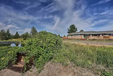 コテージ Updated Farmhouse W/ Deck On Central Oregon Canal!
