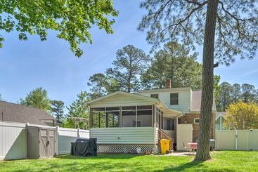 Hus på landet Waterfront North Beach Home ~ 2 Mi To Beach!