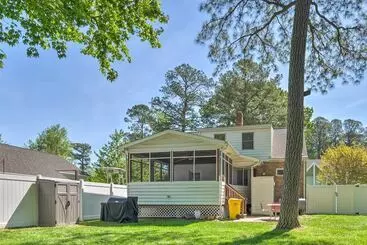 Mökkimajoitus Waterfront North Beach Home ~ 2 Mi To Beach!