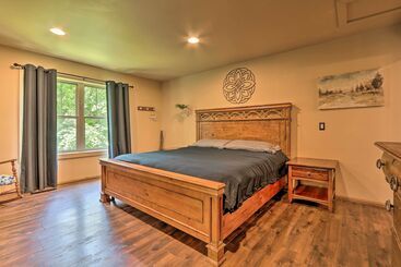 קוטג'' Butler Cabin On 19 Acres W/ Hot Tub & Fire Pit!